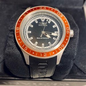 Invicta Men's 15227 Specialty Quartz 3 Hand Black Dial Watch. Polyurethane band